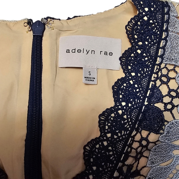 Adelyn Rae Palm Crochet Lace Blue V-Neck Flutter Sleeve Midi Size Dress Size S - Picture 6 of 15